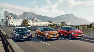 It is available in 4 variants, 1 engine option and 1 transmission option : Renault Captur Competitive Crossover Intrairv