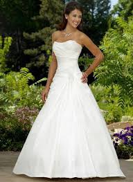 Trägerloses brautkleid creme duchesse perlenbestickt gerafft 42. 143 84 Duchesse Linie Tragerlos Herzausschnitt Hof Schleppe Taft Brautkleid Mit Ruschen Perlen V Hochzeitskleid Ballkleid Hochzeit Hochzeitskleider Vintage