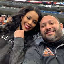 Aaron Valencia (@avalencia1299)