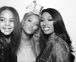 Beyonce And Blue Ivy Have Fun At Star Studded Nye Party In 2020 Beyonce Blue Ivy Mathew Knowles