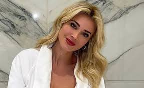Leotta, fotoğraflarını çikolata severler notuyla instagram hesabından takipçileriyle paylaştı. Can Yaman E Diletta Leotta Insieme Una Foto Su Instagram Conferma La Coppia Foto