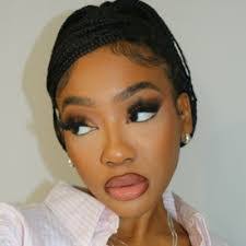 Danielle Hinderliter's Instagram, Twitter & Facebook