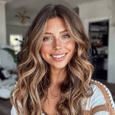 Whitney Moeller's Instagram, Twitter & Facebook