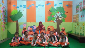 Namun, lebih banyak diikuti oleh para siswa sekolah, mulai dari tingkat tk sampai sma. Asah Kreativitas Siswa Tk Bina Anaprasa Gelar Lomba Hias Kelas Pesantren Nuris Jember