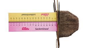 Weil ich gerade kein lineal zur hand hatte und dringend eins brauchte, bin ich auf eine seite gestoßen, die verschiedene lineale anbietet. Socken Nach Mass Kein Problem Mit Dem Simply Kreativ Sockenlineal Simply Kreativ