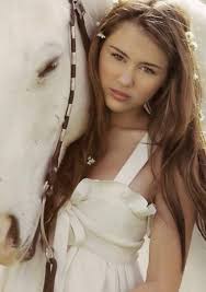 Miley Cyrus Photoshoot Miley Cyrus Who Owns My Heart Miley Cyrus Pferde Madchen Pferde Fotografie