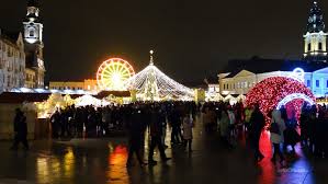 S A Deschis Targul De Craciun Oradea 2017 Feerie De Lumini Si Distractie La Maxim Galerie Foto Christmas Crown Oradea