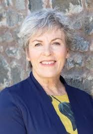 Erin Callanan's Instagram, Twitter & Facebook