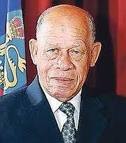 Bank teller 'stole' $49k off Former Governor General Arthur Hanna