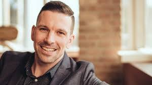 Chris Veale's Instagram, Twitter & Facebook