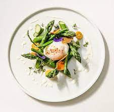 Gault Millau France On Instagram English Version Below La Saison Des Asperges Est Ouverte Venez Vite Les Deguster A L Cafe Food Elegant Food Food Plating
