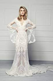 Maybe you would like to learn more about one of these? Pallas Couture Therron Spring 2017 Embroidered Lace Sheath Wedding Gown With Long Bell Sleeves Dimit Kleid Hochzeit Hochzeitskleid Spitze Armelhochzeitskleider