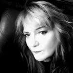 Angie Bothwell's Instagram, Twitter & Facebook