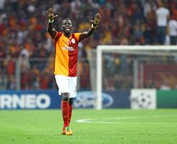 Bir dönem galatasaray fornası'da giymiş olan ünlü futbolcu emmanuel eboue iflasın eşiğine geldi. Galatasaray Rescue Broke Ex Arsenal Star Emmanuel Eboue Offer Him Coaching Job After He Lost All To Estranged Belgian Wife Checkpointcharley