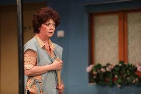 Artista considera ca este greu sa ii ceri cuiva sa isi dea sufletul pe scena, in conditiile in care persoana traieste in conditii mizere. Emilia Popescu National Theatre Bucharest