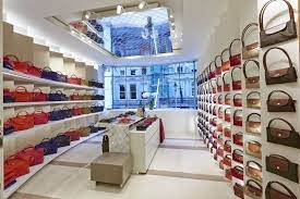 Painted Mirror Ceiling For Longchamp Store By Aluphant London Uk Retail Design Store Design Mirror Ceiling