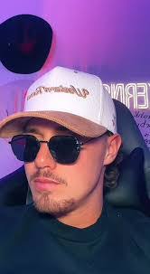 Gavin Hartley's Instagram, Twitter & Facebook