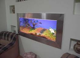 Akuarium bisa difungsikan untuk penyekat ruang. 20 Ide Kreatif Decorasi Aquarium Dinding Atagaleri Net