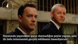 Edgecomb, hikayesini anlatırken bir huzur evinde yaşamaktadır ve hapishanedeki görevinin üzerinden yıllar geçmiştir. The Green Mile Yesil Yol Film Replikleri Youtube