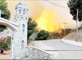 Εκκενώνονται και οι οικισμοί ροβιές και παλαιοχώρι. Mhzmvfxjhbovmm