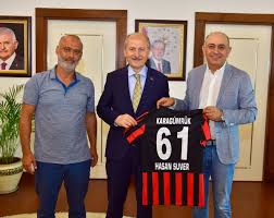 Toplam 865 süleyman hurma haberi bulunmuştur. Hasan Suver Na Twitteru Karagumrukspor Kulubu Baskani Sayin Suleyman Hurma Bey I Agirladik Nazik Ziyaretletinden Dolayi Tesekkur Ederim Fatih Imizin Guzide Kuluplerinden Karagumrukspora Basarilar Dilerim Https T Co Ljobewmsh4