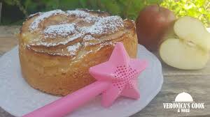 La torta di mele frullate è un dolce sofficissimo e davvero squisito, una variante della classica torta di mele, realizzata con un impasto cremoso grazie alle mele frullate con latte, uova, zucchero, farina e aromi.vi basterà versare tutti gli ingredienti nel frullatore per ottenere un dolce saporito e morbidissimo in pochi passaggi: Torta Di Mele Nel Frullatore La Ricetta Del Mio Blog