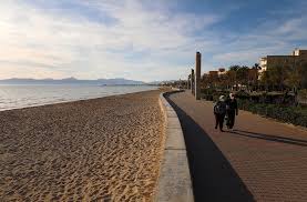 Belgiens küste ist zwar nur 70km lang, dafür aber auch mit einigen der schönsten strände für für ihren strandurlaub stehen in belgien bis zu 15 renommierte badeorte und seebäder zur auswahl. Urlaub Trotz Corona Wo Konnen Wir Diesen Sommer Hinfahren