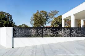 60+ model pagar rumah minimalis terbaru (besi, batu alam dan kayu) ☀ contoh desain pagar rumah minimalis modern dengan gaya klasik dan cantik baik model geser maupun dorong. 11 Model Pagar Besi Mewah Minimalis Yang Bikin Rumah Indah