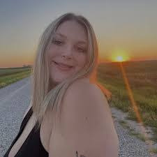 Kaylee Kelly's Instagram, Twitter & Facebook