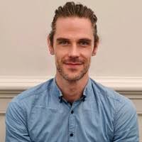 70+ perfiles de «Raynes»