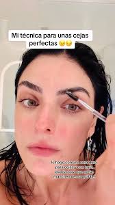 “Recuerden hacerlo con una cera dura para cejas y con cara lavada para que  no se manchen de maquillaje”