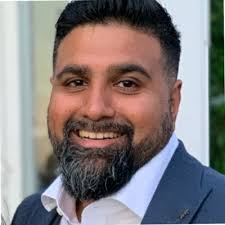 I came to London 6 years ago and after nearly a year, overnight took the  decision to set up my own company and go freelance. No prior business  knowledge, no industry insight