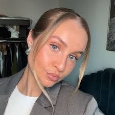 Hannah Bevington's Instagram, Twitter & Facebook