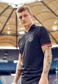 Een echt origineel cadeau voor een fan van 'die mannschaft'. Duitsland Uitshirt 2021 2022 Voetbalshirts Com