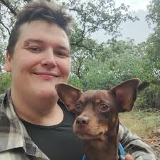 Dis my hooman. I rescued him. I happi here. So much food