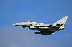 Flugzeuge, hubschrauber und drohnen hat die luftwaffe. Verteidigungsministerium Will Eurofighter Und F 18 Beschaffen