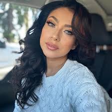 Becky Bayne's Instagram, Twitter & Facebook