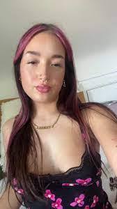 Erin Hamlett's Instagram, Twitter & Facebook