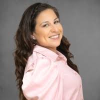 Lisa Behnke's Instagram, Twitter & Facebook