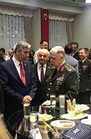 Dünyada aynı görevi yapan timlerden çok azında bulunan su altı intikal cihazı sayesinde timler, su altından uzun süreli intikal yapabiliyor, yanlarında ilave malzeme ve mühimmat taşıyabiliyor. Hamza Durgen On Twitter Kktc Silahli Kuvvetler Gunu Munasebeti Ile Duzenlenen Faaliyette Kkk Orgeneral Sn Umit Dundar Ile Sohbet Ettik