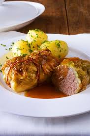 Kohlrouladen Mit Hackfleischfullung Rezept Lecker Rezept Kohlrouladen Kohlrouladen Mit Hackfleisch Fleisch Gerichte