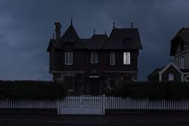 Photos Of A World In Darkness Illuminated By Single Sources Of Light Building Photo Series Dark House