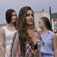 Hande erçel & burcu özberk. Sakli Gecmis 2015