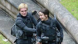 Dès aujourd'hui, nous sommes tous unis avec katniss pour la révolte —partie 2 ! La Saga Hunger Games Tournee En Seine Saint Denis