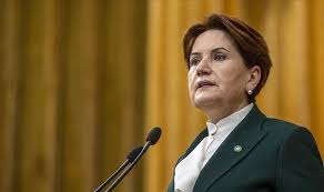Meral akşener 18 temmuz 1956 yılında dünyaya gelmiştir. Meral Aksener Iyi Parti Grup Toplantisinda Konustu