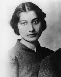 Isabelle Eberhardt: A Trailblazing Woman of Adventure and Freedom