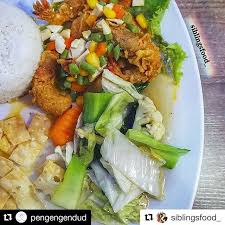 Waroenk kito menyediakan masakan seafood. Nasi Bistik Ayam Waroenk Kito Warung Nasi