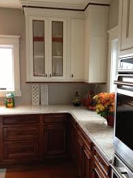 Not Sure About The Thin Piece Of Wood Rope Trim Molding But Like The Bottom Trim In Wood Tone Comfortable Kitchen Cottage Kitchens Kitchen Cabinet Colors