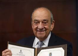 Arango puso de moda el Centro Comercial Sandiego prestando triciclos