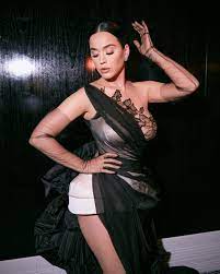 Katy Perry Met Gala 2022: The Details Behind Her Timeless Beauty Look |  Vogue